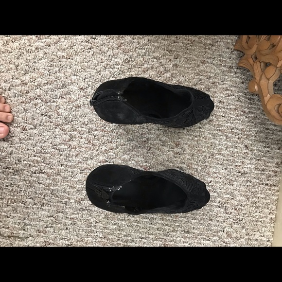 Apt 9 black heels with back zipper! - Picture 2 of 2